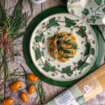 Spaghetti Senatore Cappelli con agretti, datterini gialli e peperoncini macinati