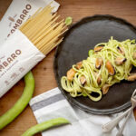 Spaghettoni with broad beans cream and mussels