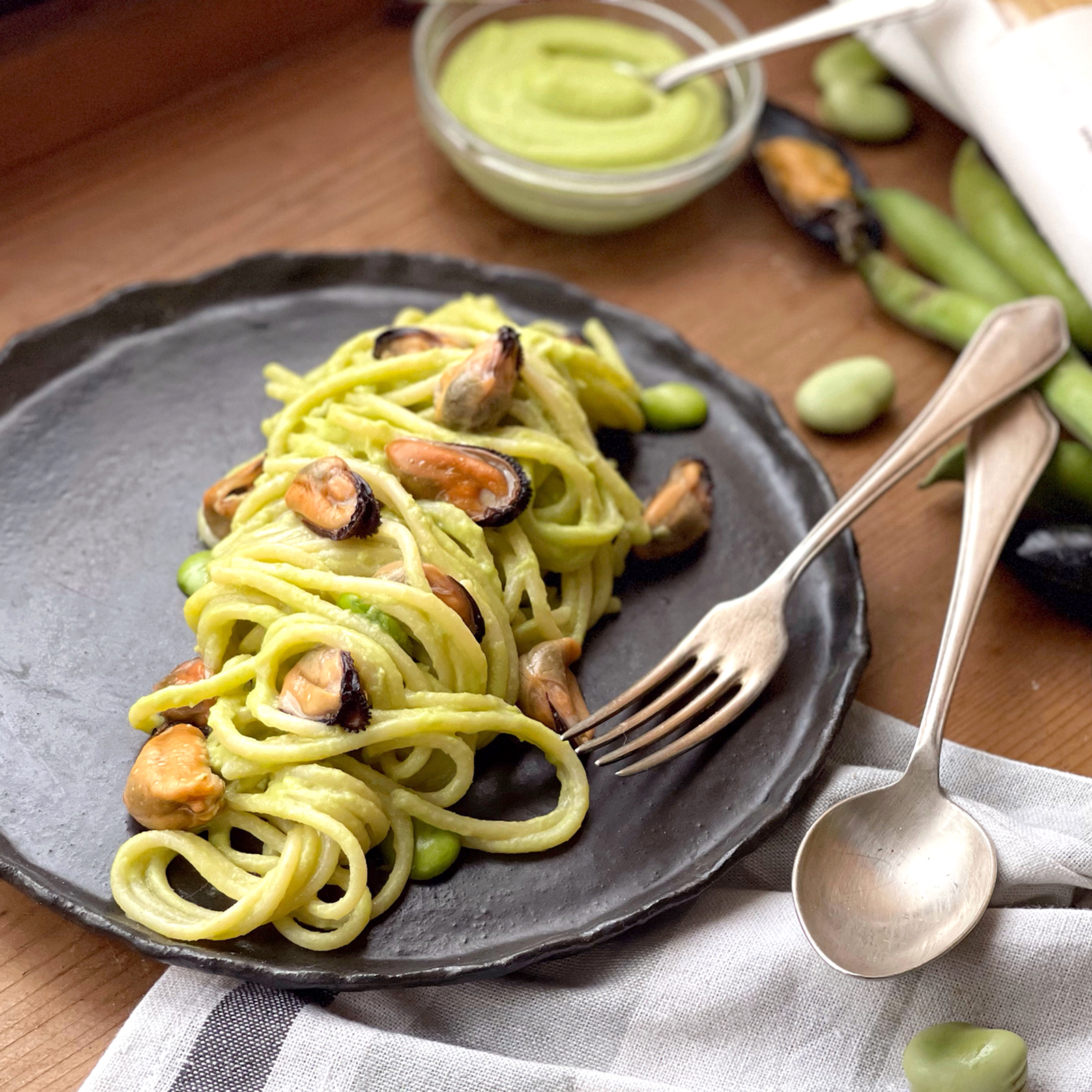 Spaghettoni Etichetta Gialla con fave e cozze