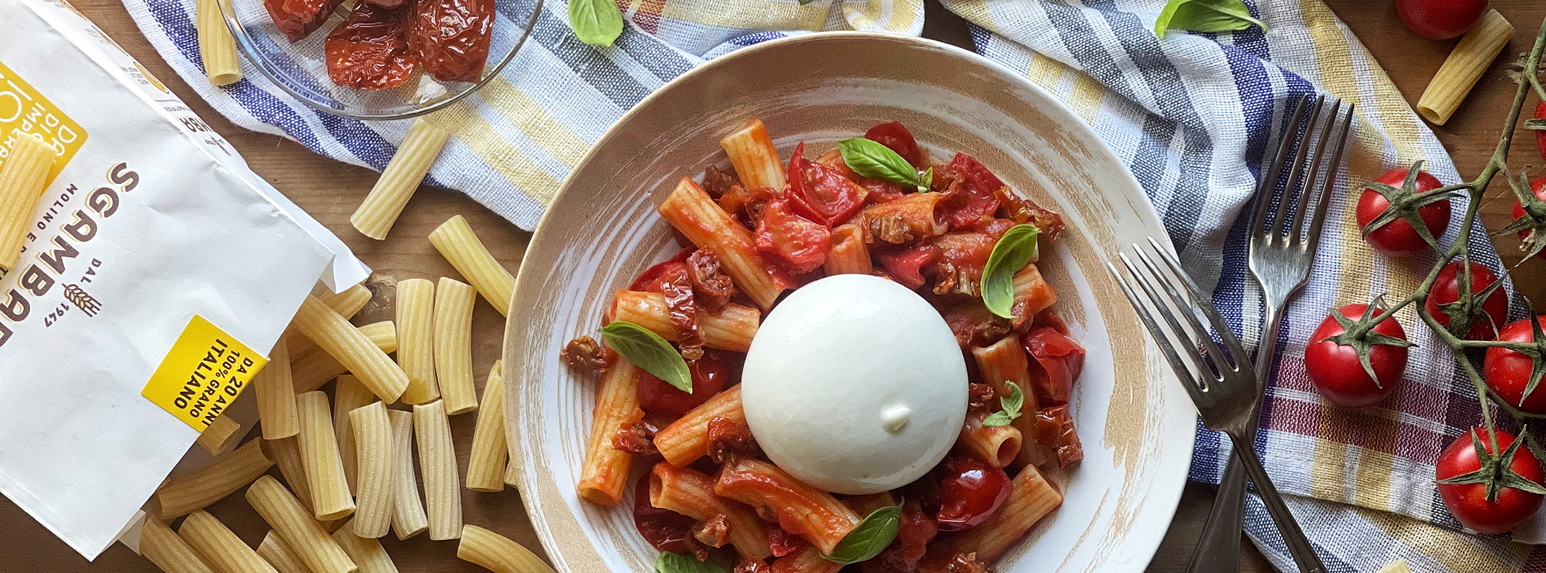 ingredienti-piatto-pasta-ai-tre-pomodori